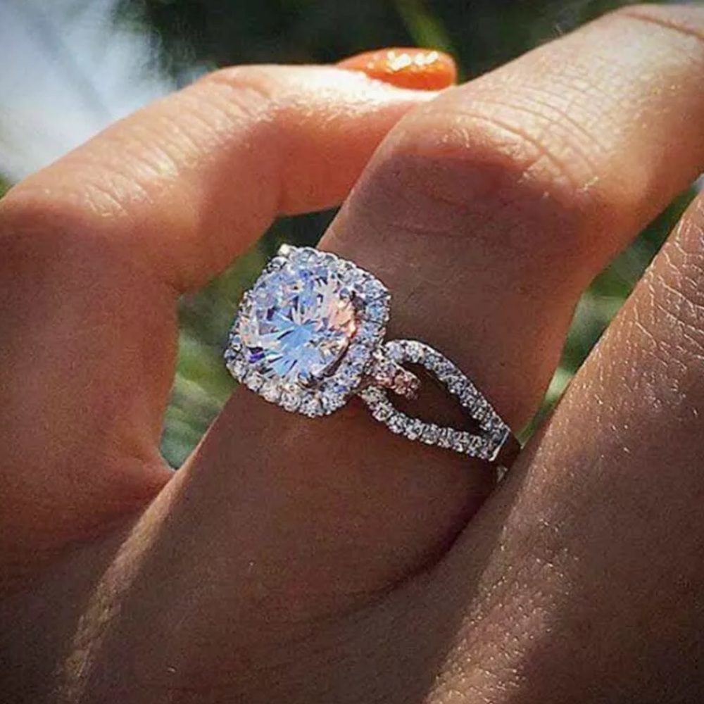 🎉HOST PICK! 925 Silver Elegant White Sapphire Ring!